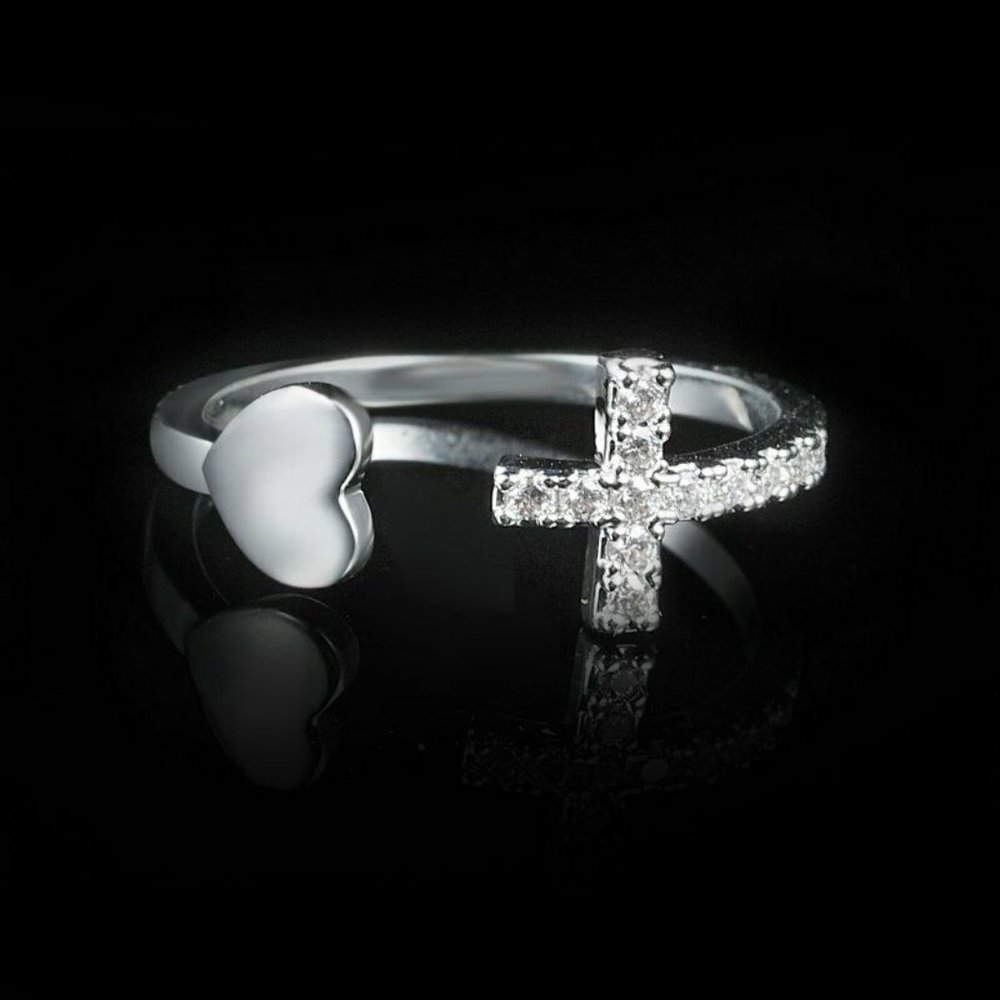 NWOT Silver Cross Heart Diamond Ring - Picture 4 of 5
